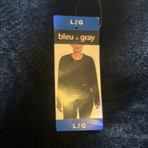 NWT Women’s Bleu Gray Ultra Soft Fuzzy Black Crew Neck Sweater sz L - Picture 2 of 9